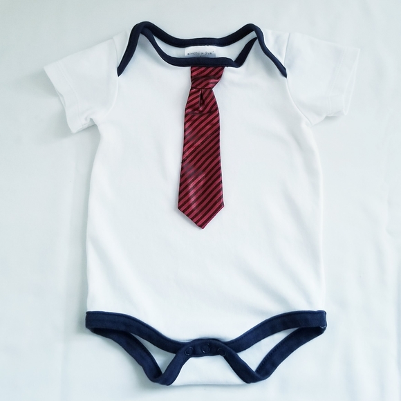 3/$25 Dressed to Drool Baby Boy Neck Tie Onesie Size 9 Months - Picture 1 of 9